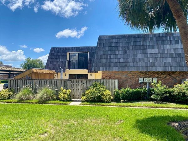 2942 POPLAR AVENUE, LEESBURG, FL 34748