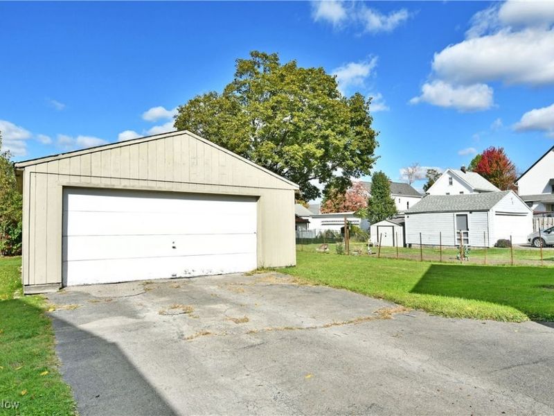 227 Maplewood Avenue, Struthers, OH 44471 Photo 6