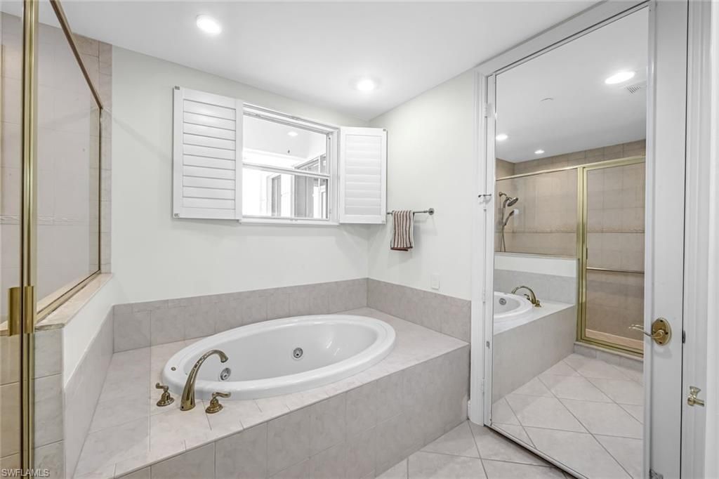 510 Avellino Isles Cir, Unit 2-202, Naples, FL 34119 Photo