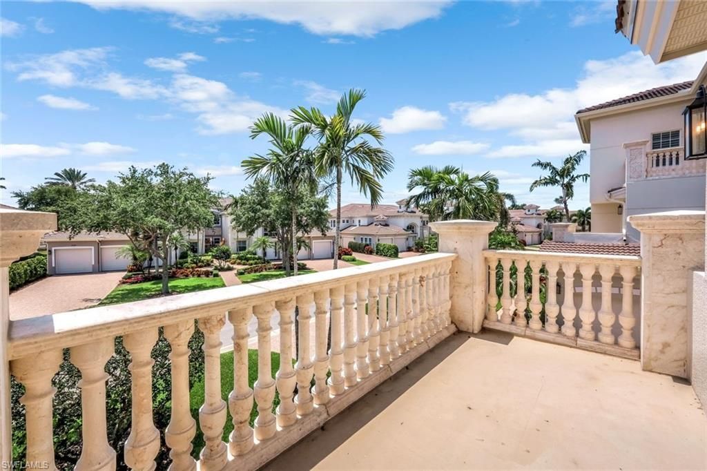 510 Avellino Isles Cir, Unit 2-202, Naples, FL 34119 Photo
