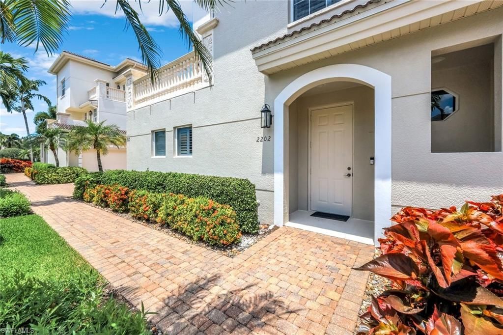 510 Avellino Isles Cir, Unit 2-202, Naples, FL 34119 Photo