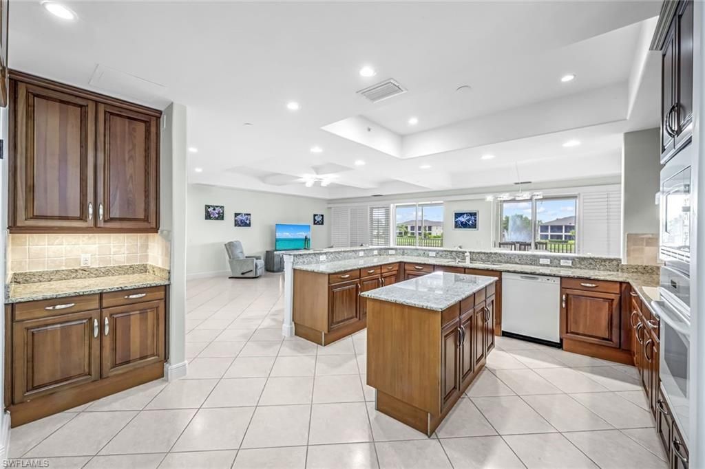510 Avellino Isles Cir, Unit 2-202, Naples, FL 34119 Photo