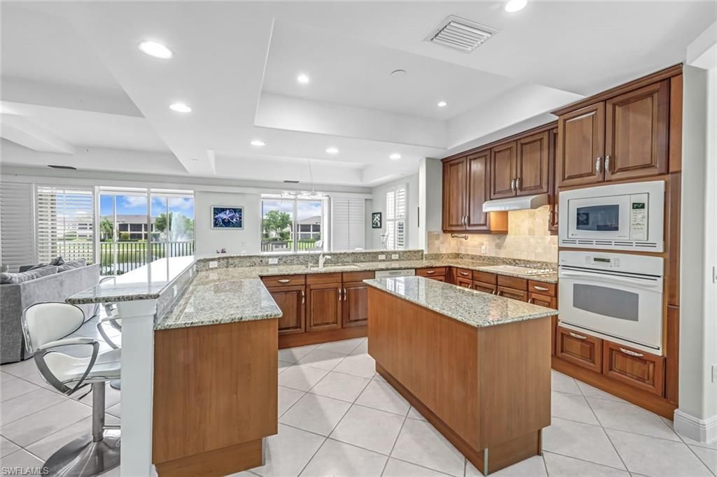 510 Avellino Isles Cir, Unit 2-202, Naples, FL 34119 Photo