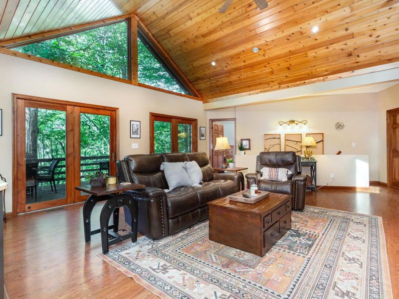 201 Apache Lane, Hideaway Hills, OH 43107 Photo 11