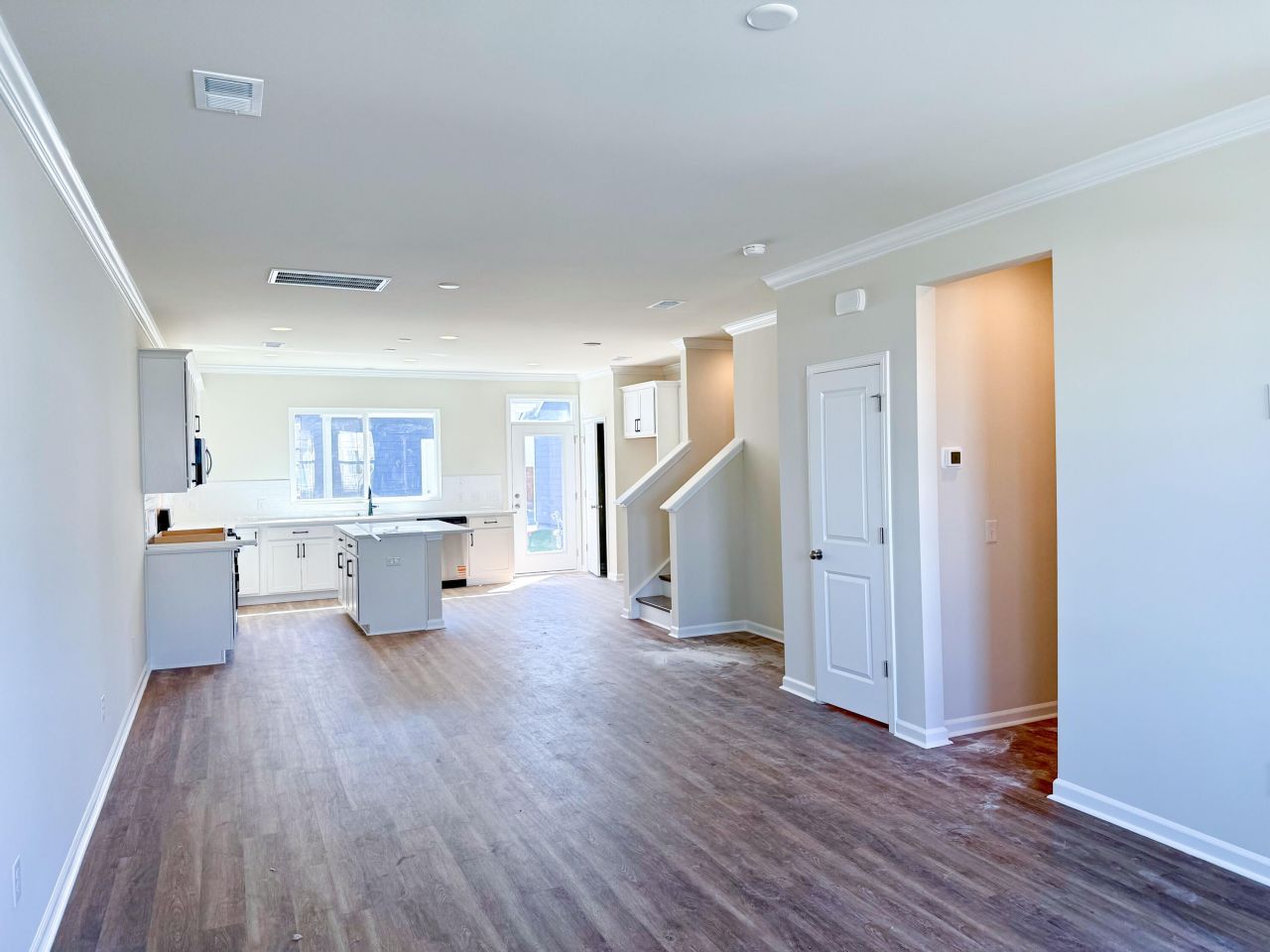 769 Blueway Avenue Photo 3