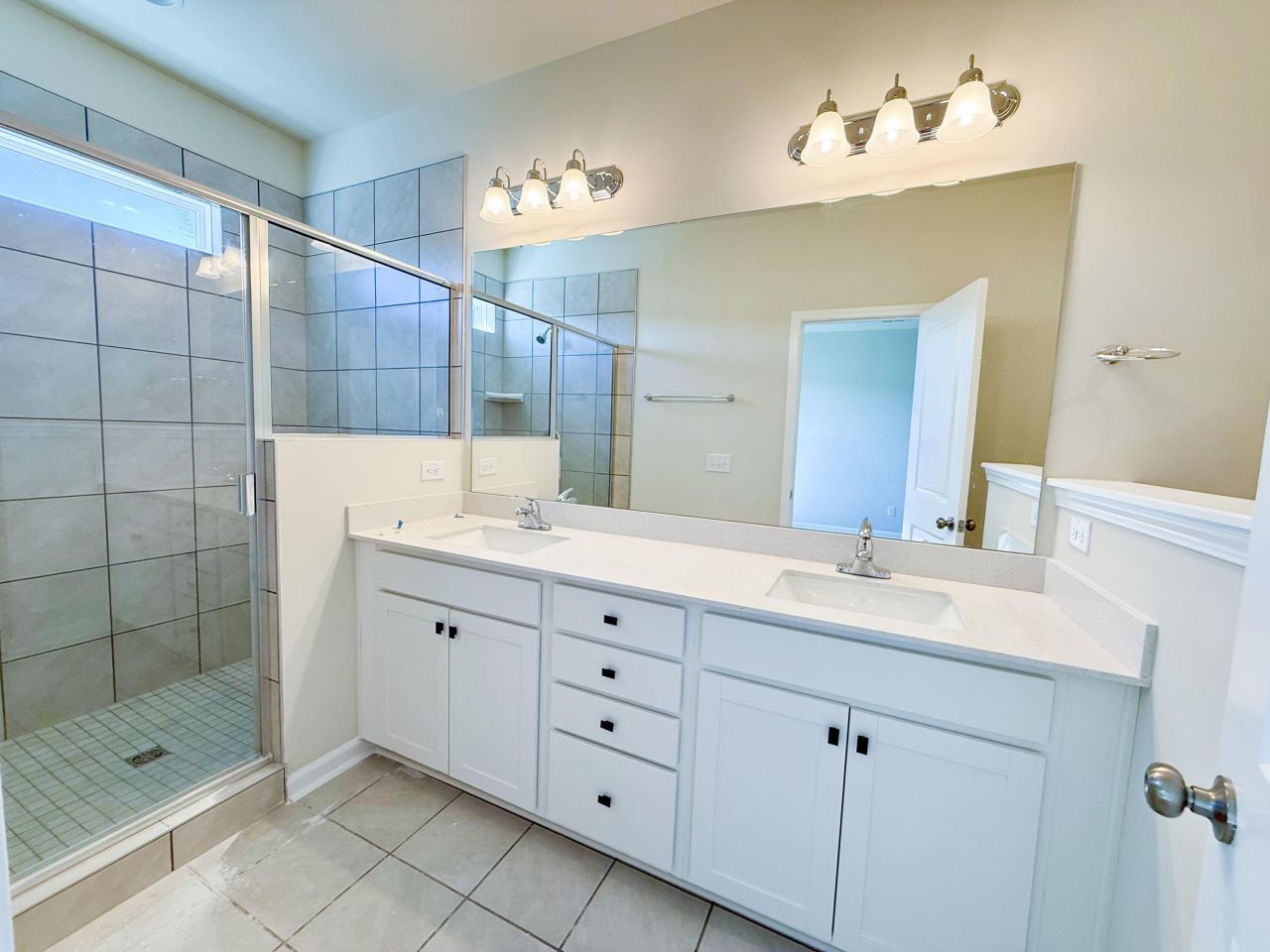 769 Blueway Avenue Photo 5