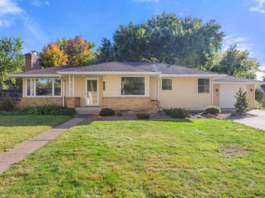 1802 Lydia Avenue W, Roseville, MN 55113