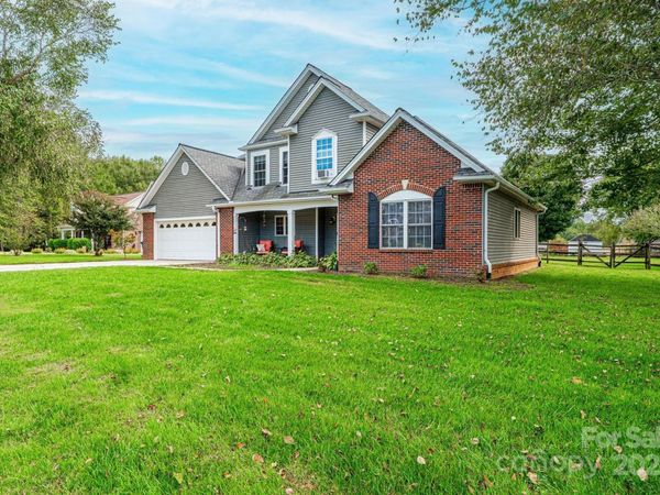 1472 Sweetbriar Lane, Hickory, NC 28602