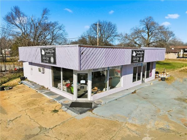320 S 2nd Street, Stilwell, OK 74960
