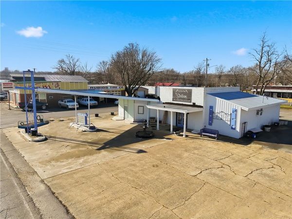 326 S 2nd Street, Stilwell, OK 74960