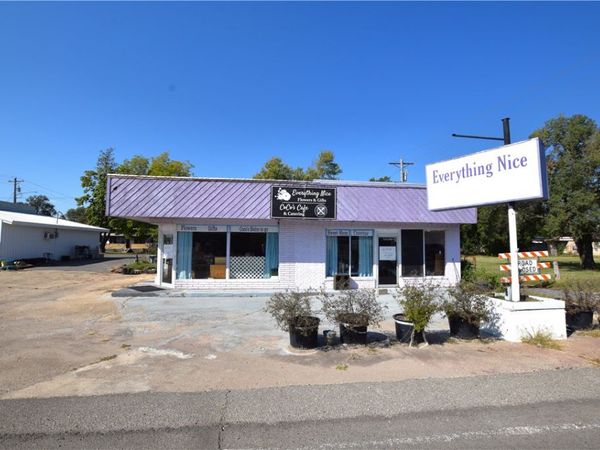 320 S 2nd Street, Stilwell, OK 74960