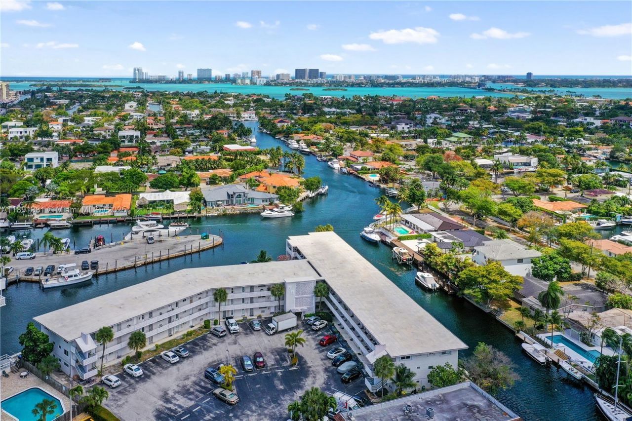 13105 Ixora Ct, Unit 303, North Miami, FL 33181 Photo