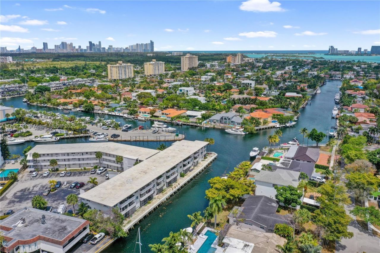 13105 Ixora Ct, Unit 303, North Miami, FL 33181 Photo