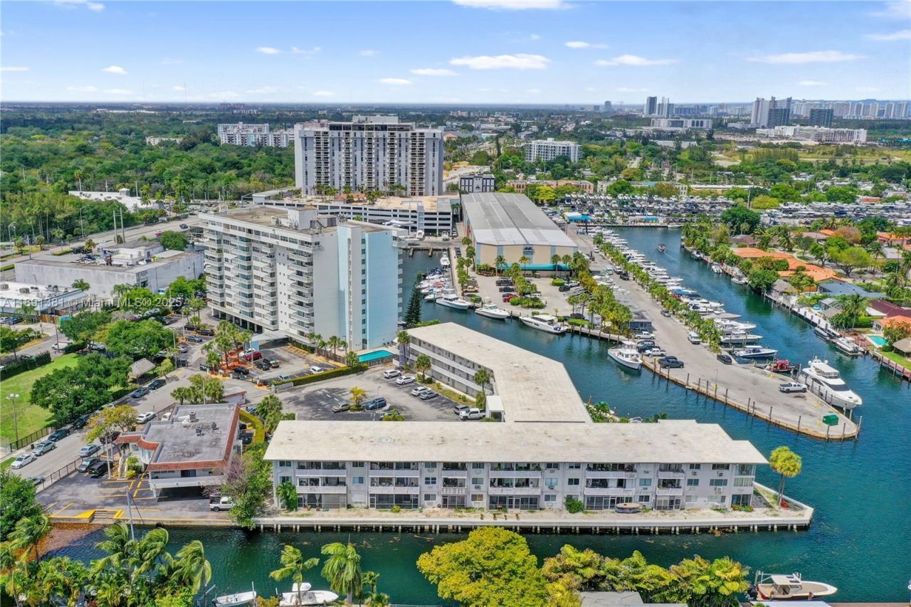 13105 Ixora Ct, Unit 303, North Miami, FL 33181 Photo