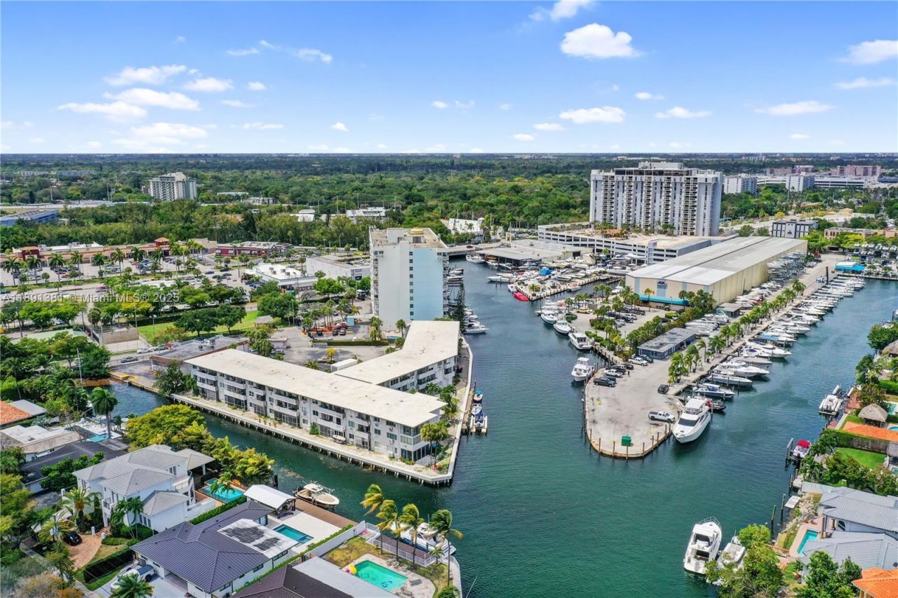 13105 Ixora Ct, Unit 303, North Miami, FL 33181 Photo