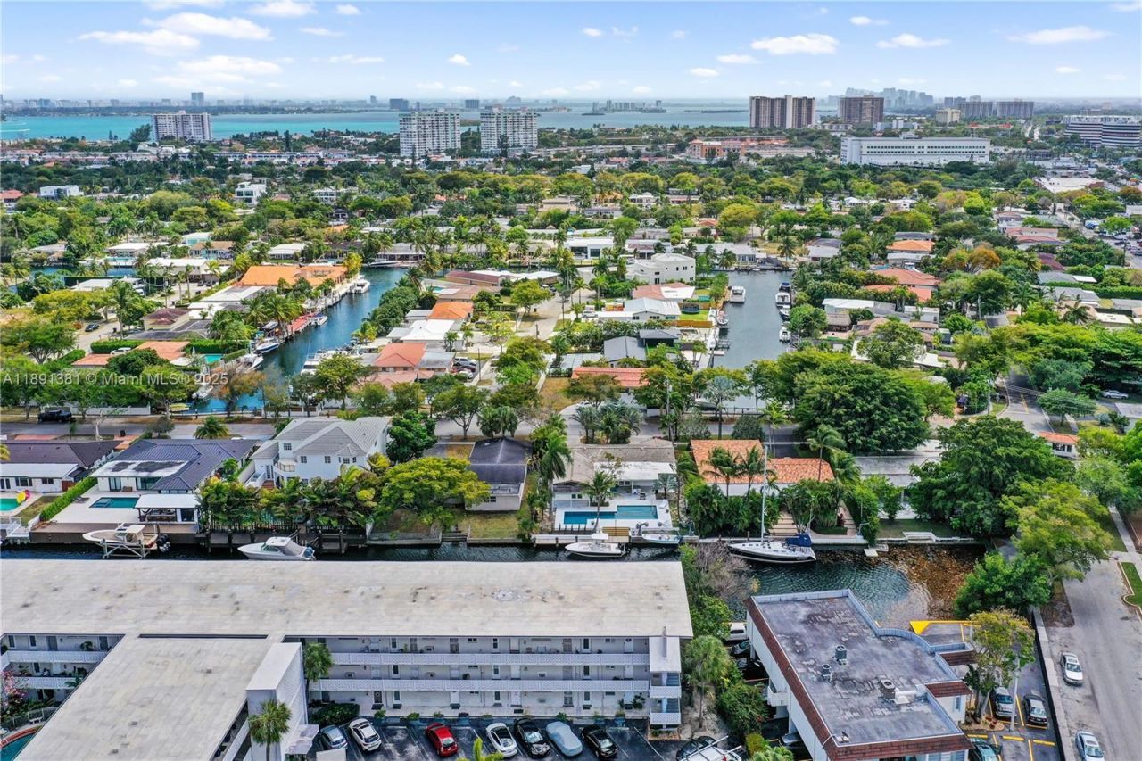 13105 Ixora Ct, Unit 303, North Miami, FL 33181 Photo