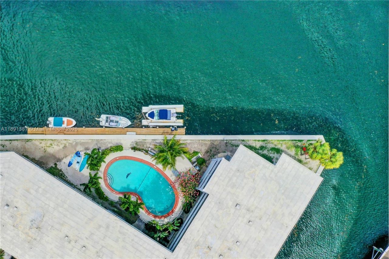 13105 Ixora Ct, Unit 303, North Miami, FL 33181 Photo