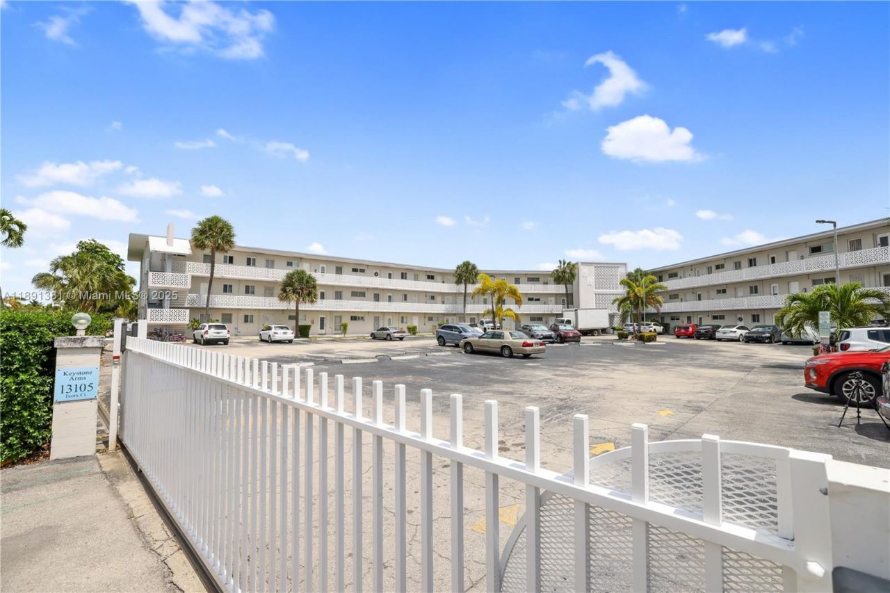 13105 Ixora Ct, Unit 303, North Miami, FL 33181 Photo