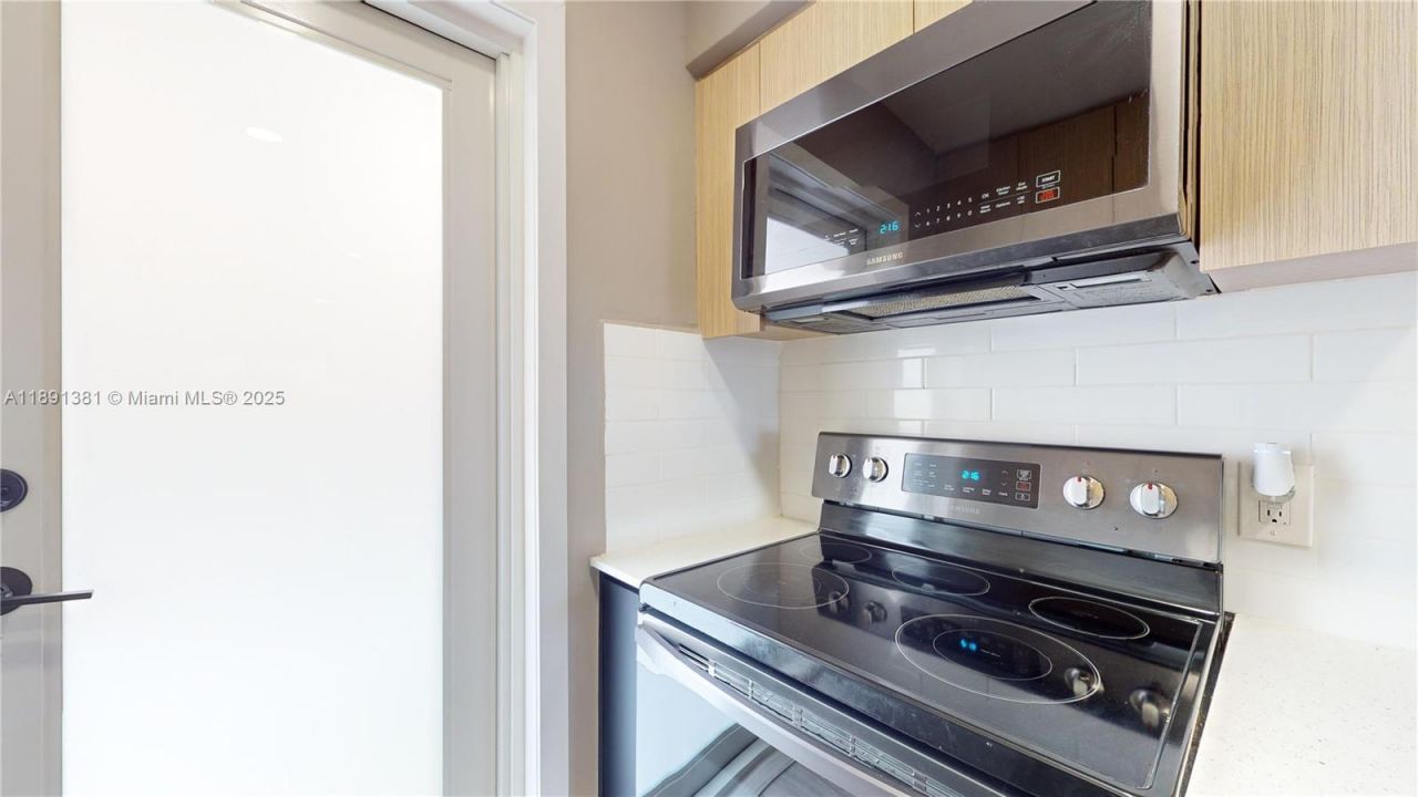 13105 Ixora Ct, Unit 303, North Miami, FL 33181 Photo