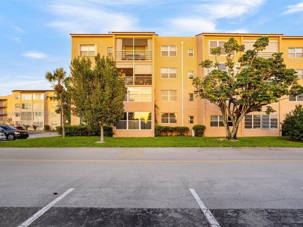 2861 Somerset Dr, Unit 203, Lauderdale Lakes, FL 33311
