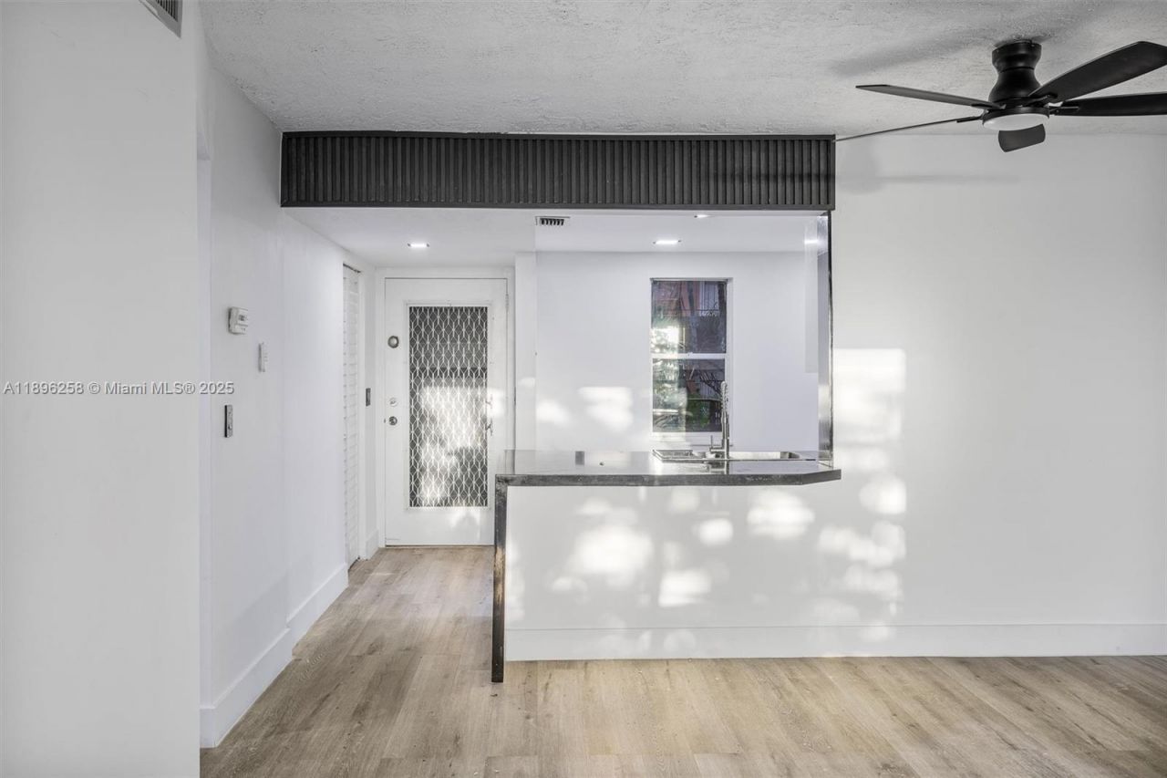 2861 Somerset Dr, Unit 203, Lauderdale Lakes, FL 33311 Photo