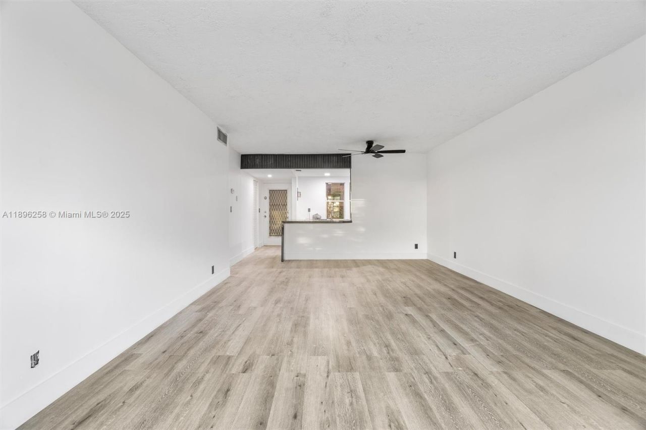 2861 Somerset Dr, Unit 203, Lauderdale Lakes, FL 33311 Photo