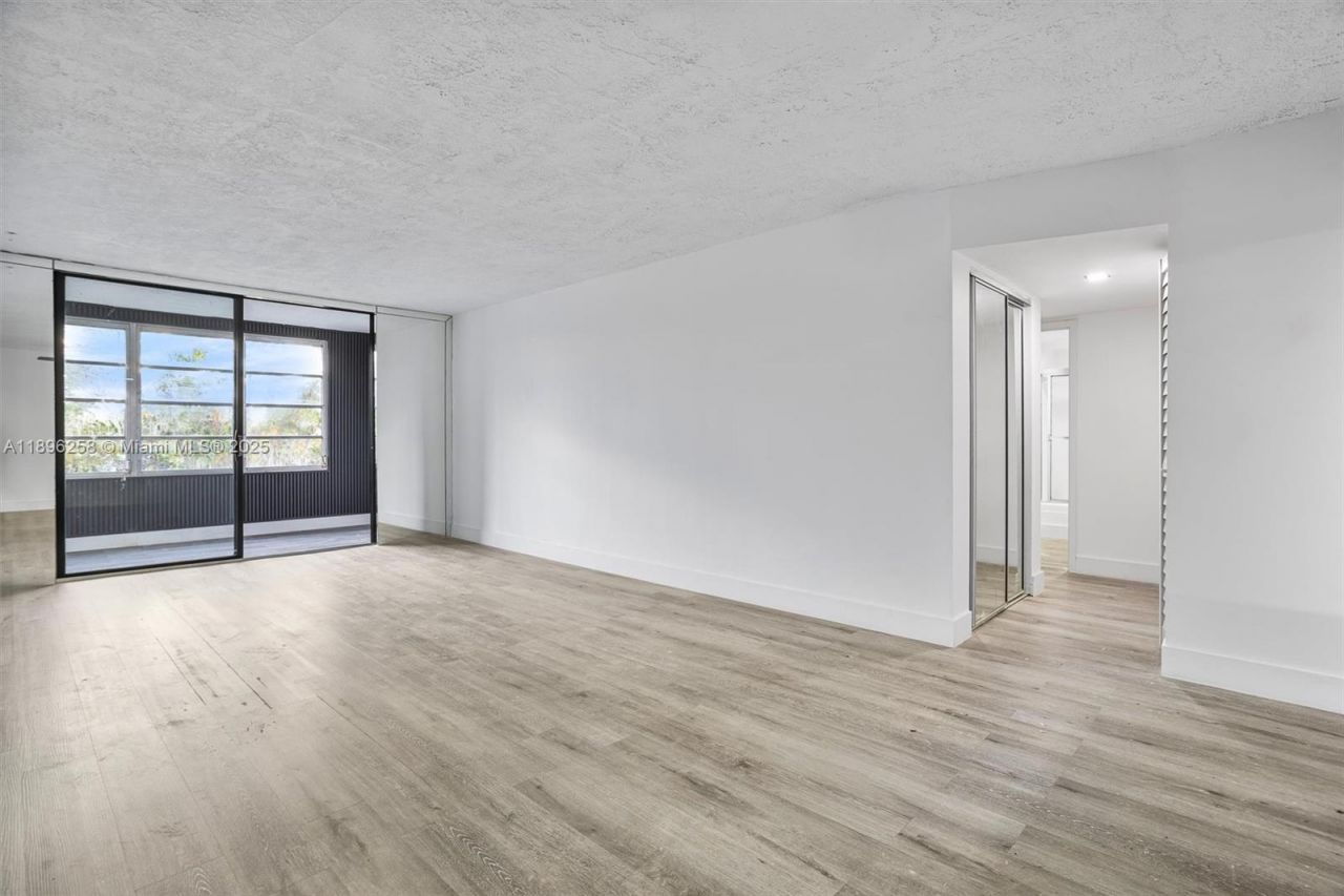 2861 Somerset Dr, Unit 203, Lauderdale Lakes, FL 33311 Photo