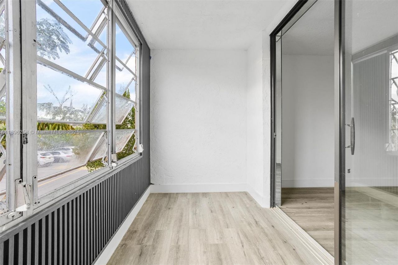 2861 Somerset Dr, Unit 203, Lauderdale Lakes, FL 33311 Photo