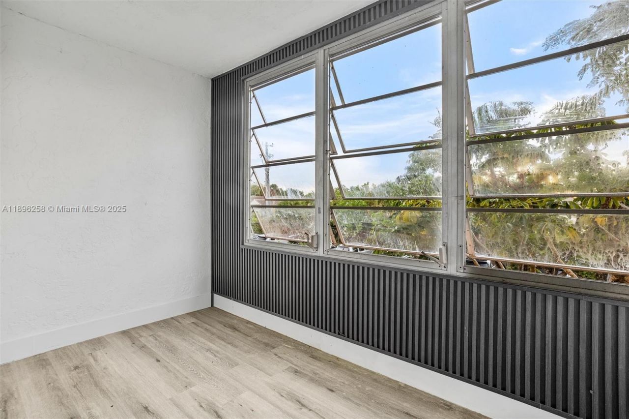 2861 Somerset Dr, Unit 203, Lauderdale Lakes, FL 33311 Photo