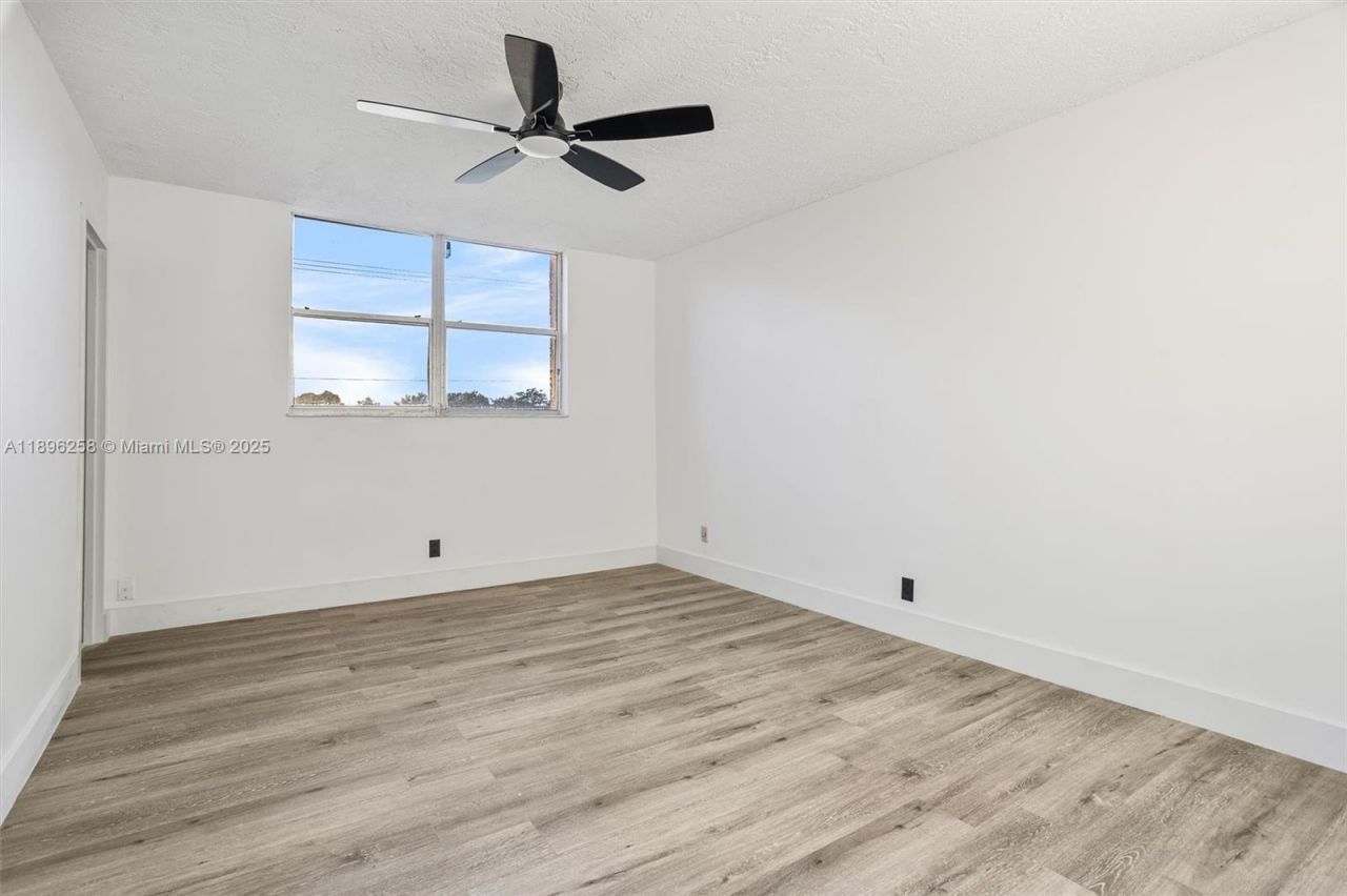 2861 Somerset Dr, Unit 203, Lauderdale Lakes, FL 33311 Photo