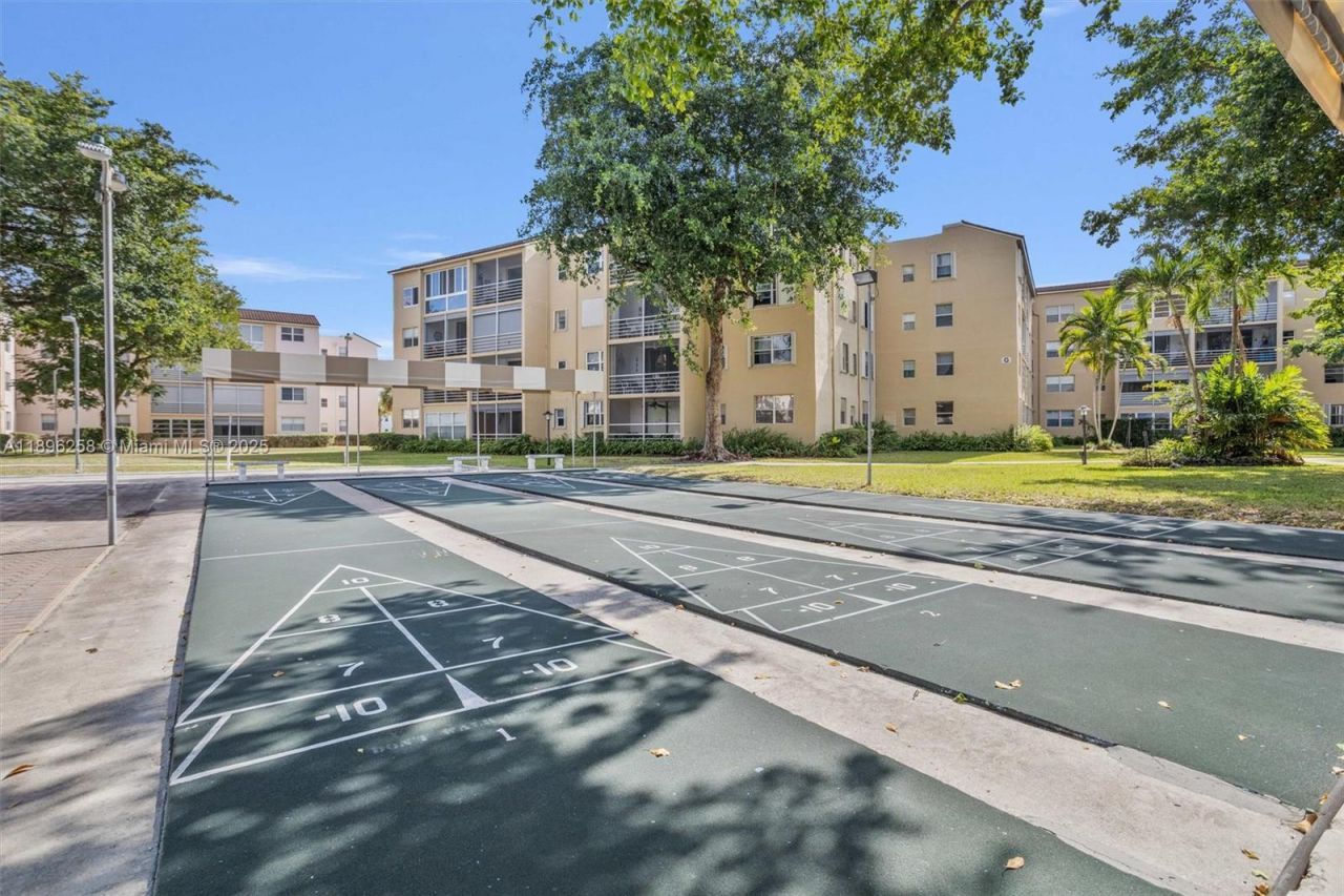 2861 Somerset Dr, Unit 203, Lauderdale Lakes, FL 33311 Photo