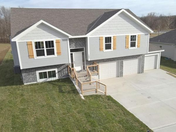 103 Sally Circle, Dearborn, MO 64439