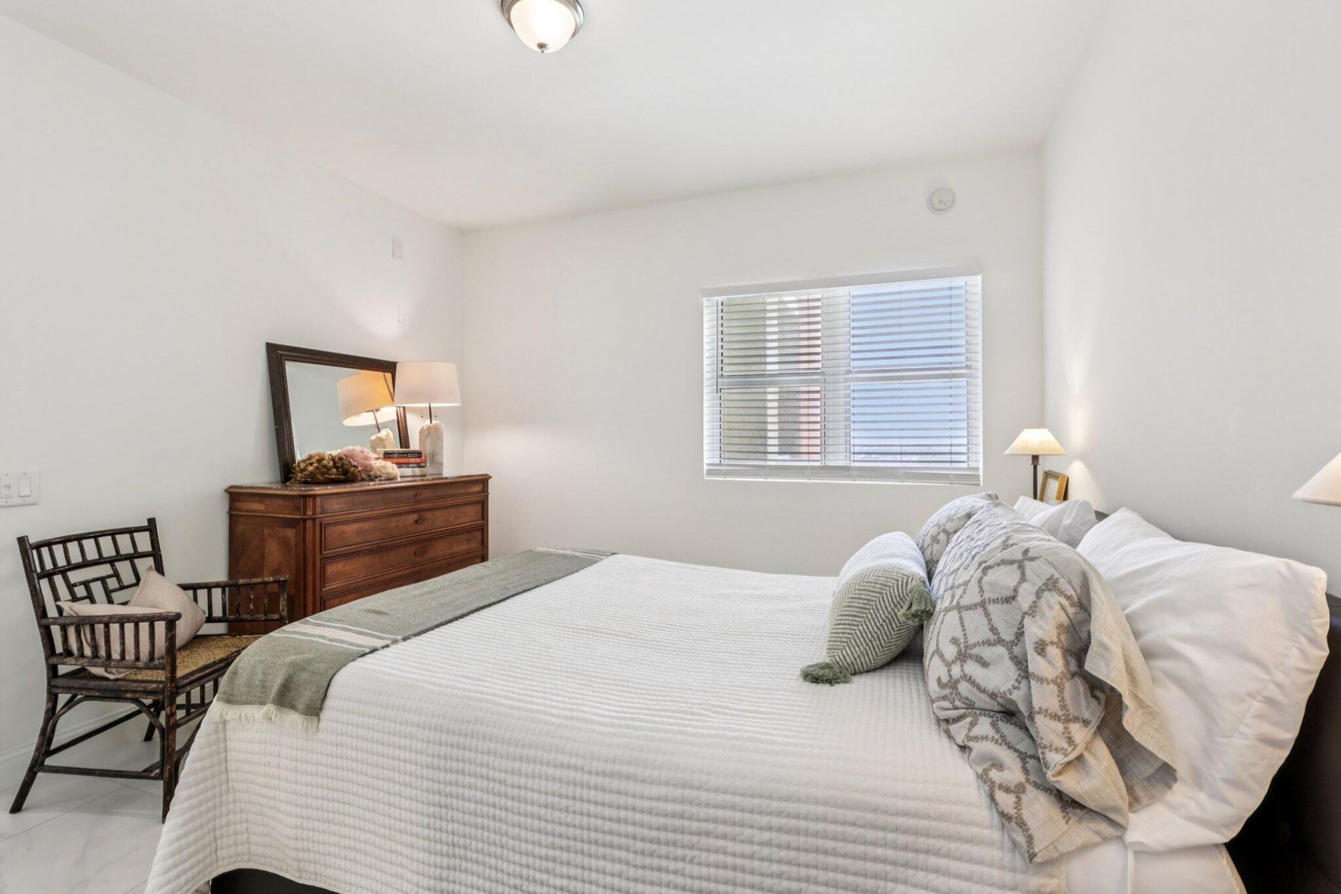 2640 Lake Shore Drive, Unit 2008, Riviera Beach, FL 33404 Photo