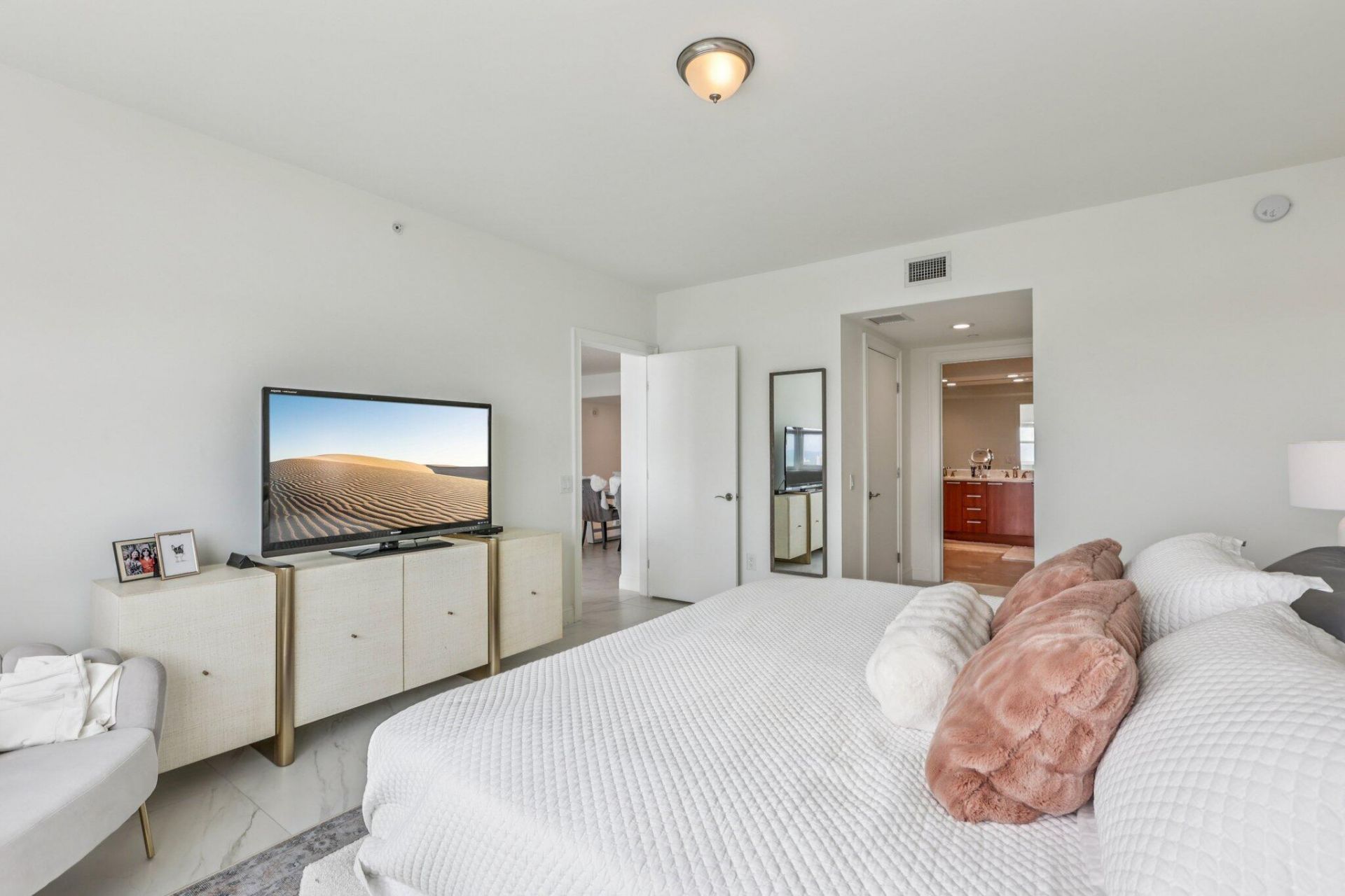 2640 Lake Shore Drive, Unit 2008, Riviera Beach, FL 33404 Photo