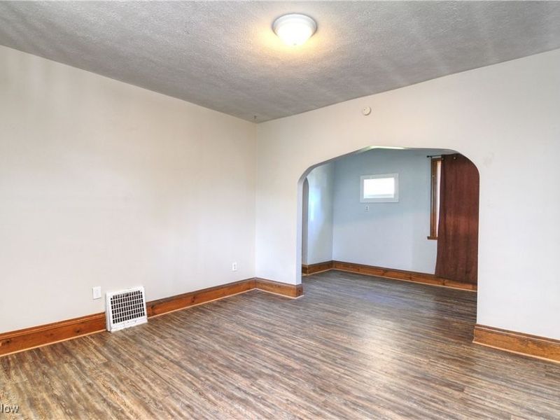 217 W Summit Street, Barberton, OH 44203 Photo 4