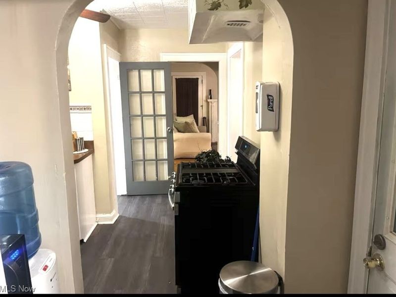 1156 Quilliams Road, Cleveland, OH 44121 Photo 2