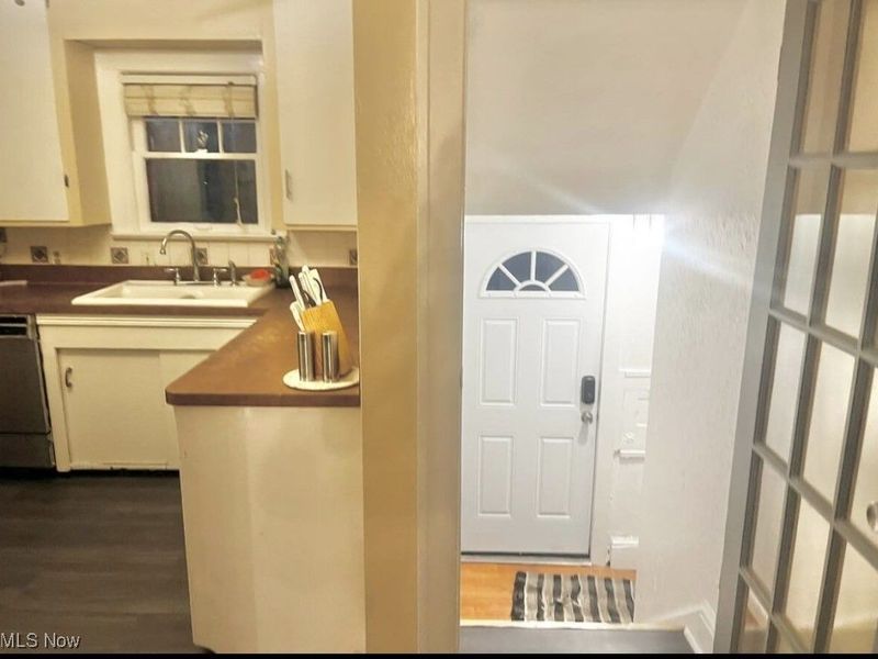 1156 Quilliams Road, Cleveland, OH 44121 Photo 3