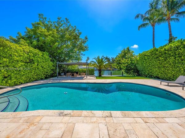 410 S Shore Dr, Miami Beach, FL 33141