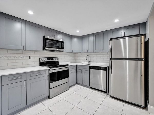 8401 W Sample Rd, Unit 20, Coral Springs, FL 33065