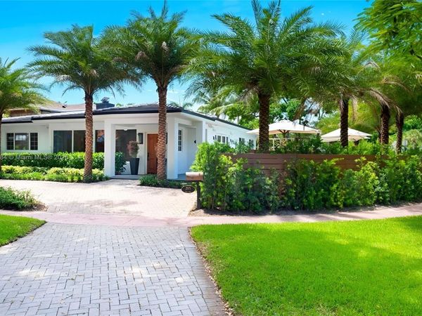 2575 Pine Tree Dr, Miami Beach, FL 33140