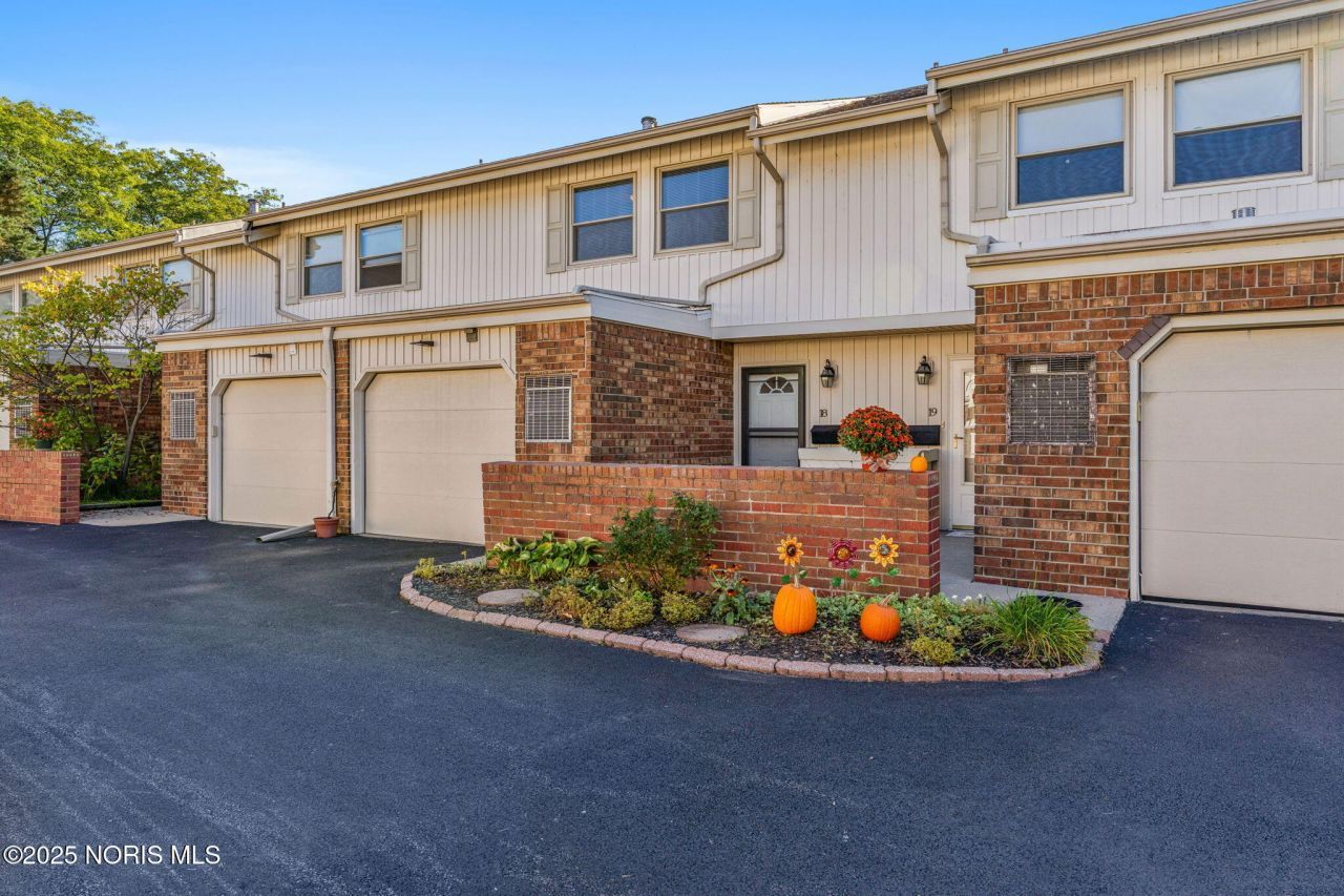 6818 Fenwyck Road, Maumee, OH 43537 Main Photo