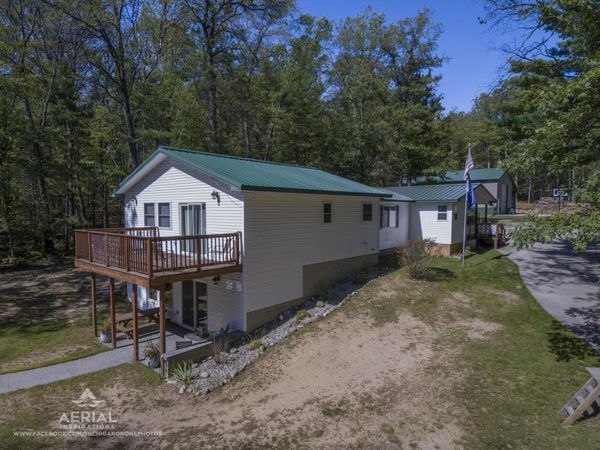1941 High Road, Roscommon, MI 48653