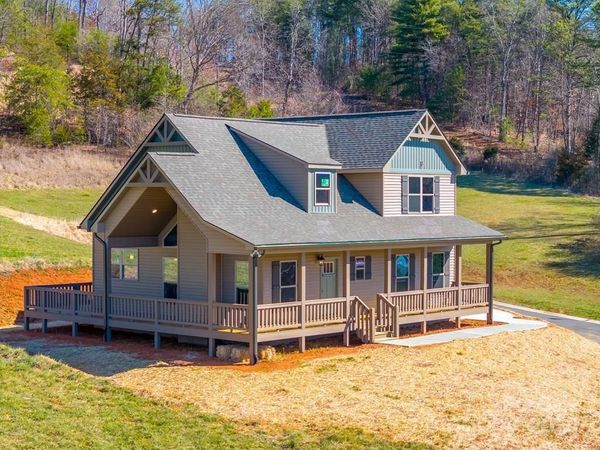 50 Fairview Street, Franklin, NC 28734