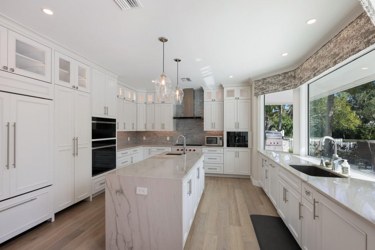 1253 N Basin Lane, Sarasota, FL 34242 Photo