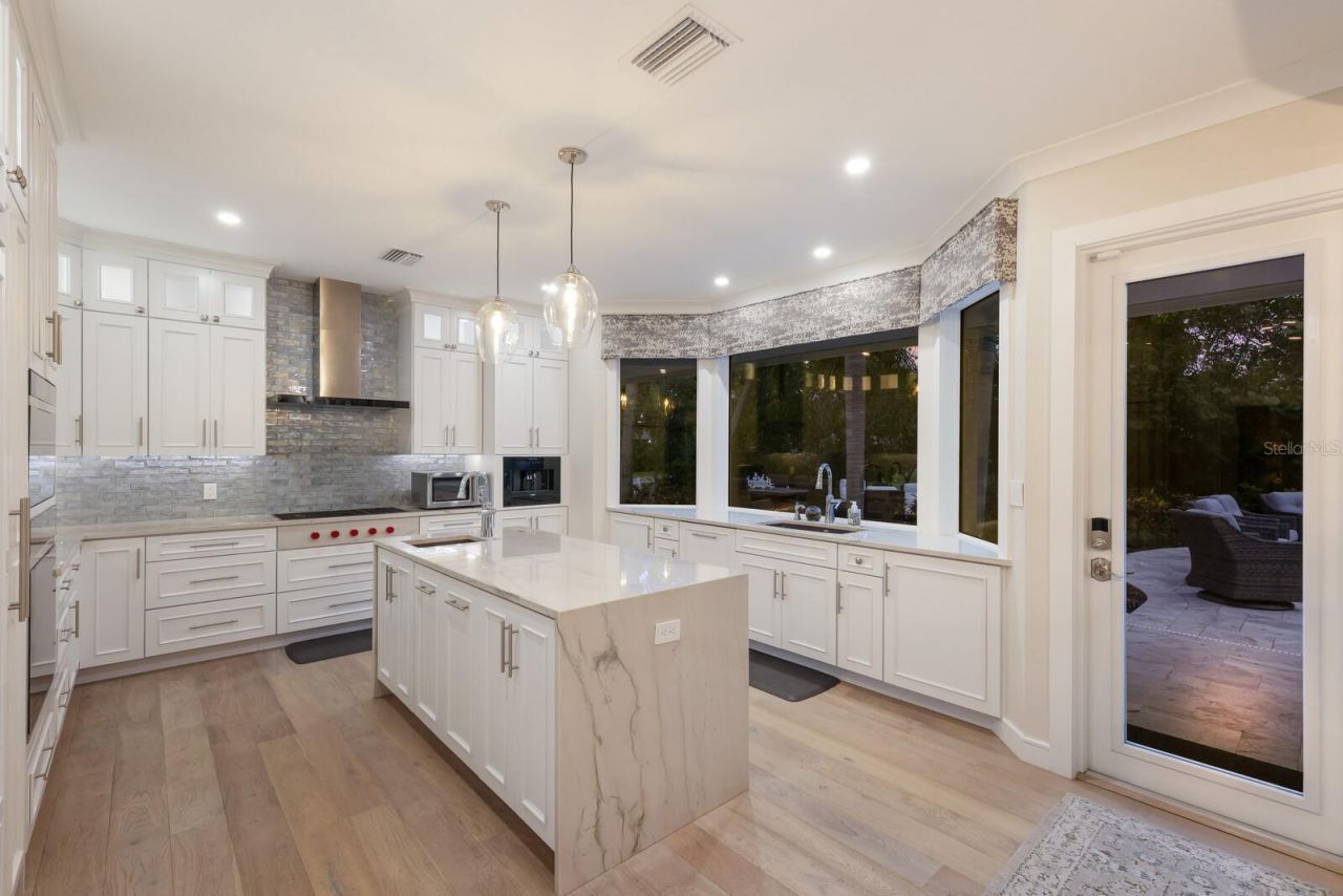 1253 N Basin Lane, Sarasota, FL 34242 Photo