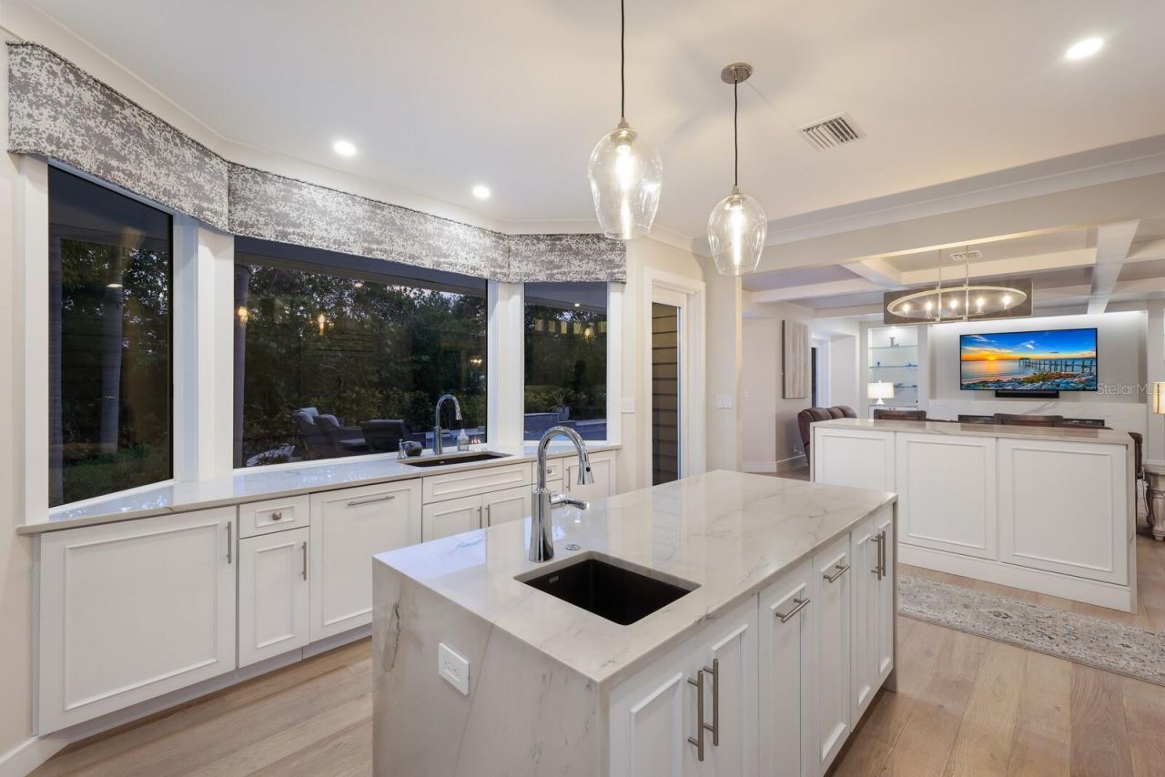 1253 N Basin Lane, Sarasota, FL 34242 Photo