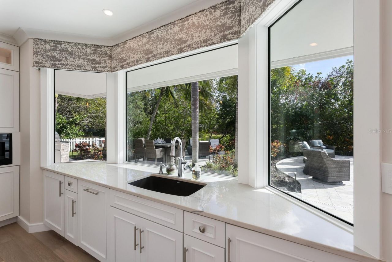 1253 N Basin Lane, Sarasota, FL 34242 Photo