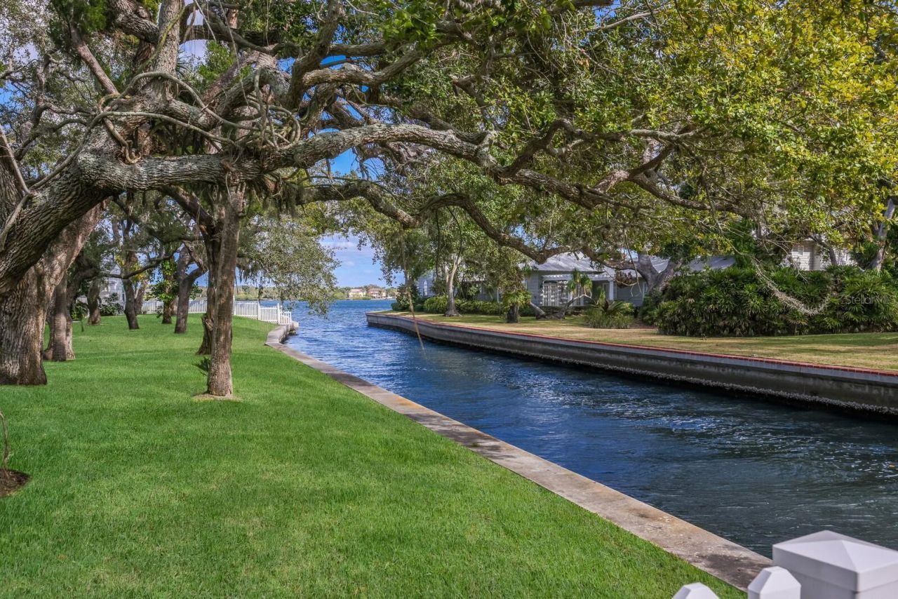 1253 N Basin Lane, Sarasota, FL 34242 Photo