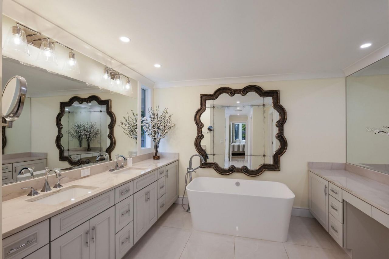 1253 N Basin Lane, Sarasota, FL 34242 Photo