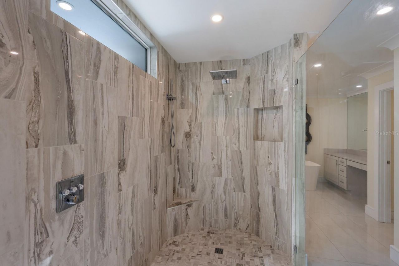 1253 N Basin Lane, Sarasota, FL 34242 Photo